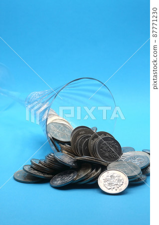 Coins overflowing from the glass Coins overflowing from the glass 87771230
