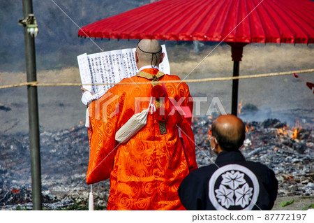 Tokyo Takaoyama Yakuouin Firewalking Festival Firewalking of the monks 87772197