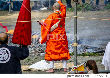 Tokyo Takaoyama Yakuouin Firewalking Festival Firewalking of the monks 87772201