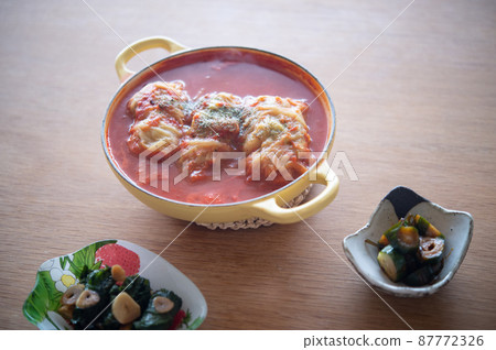 Table of roll cabbage stewed with tomatoes Table of roll cabbage stewed with tomatoes 87772326