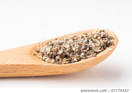 Black pepper 87774387