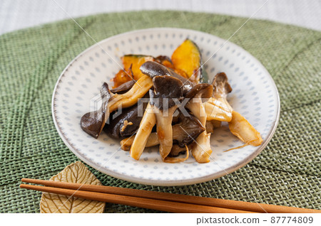 日式炒蘑菇 87774809