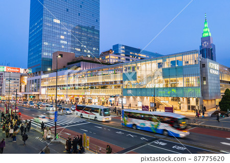 新宿站南口夜景 新宿站南口夜景 87775620