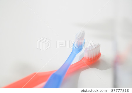 Toothbrush white background cohabitation new life 87777818