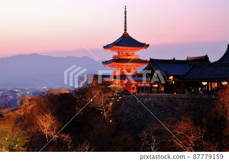Evening view of Kyoto Kiyomizudera 87779159