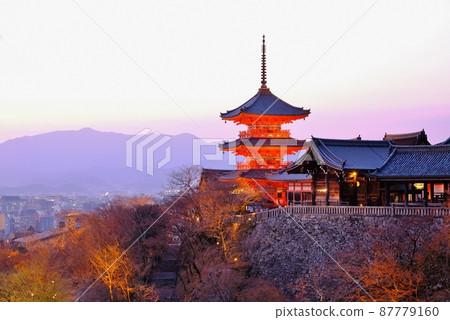 Evening view of Kyoto Kiyomizudera 87779160