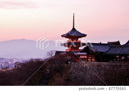 Evening view of Kyoto Kiyomizudera 87779162