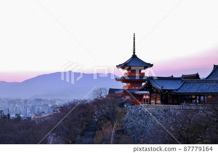 Evening view of Kyoto Kiyomizudera 87779164