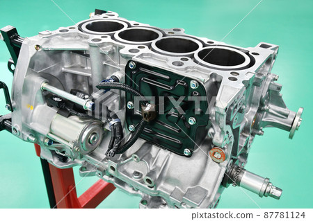 Automobile engine under disassembly and maintenance Automobile engine under disassembly and maintenance 87781124