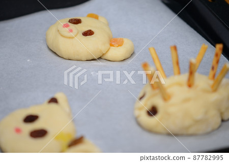 Homemade bread for parents and children Homemade bread for parents and children 87782995