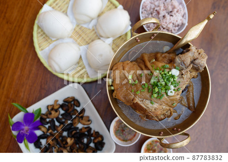 Stewed pork knuckle, the Chinese Yunnan style or Yunnan pork leg stewed with Mantou, Chinese food. Stewed pork knuckle, the Chinese Yunnan style or Yunnan pork leg stewed with Mantou, Chinese food. 87783832