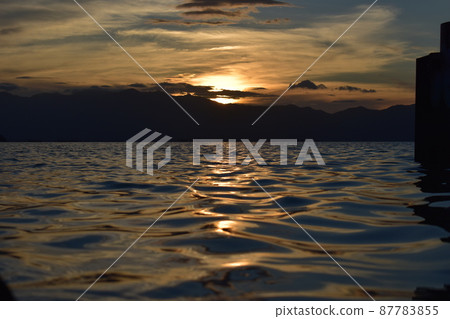 Setting sun 87783855