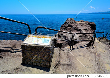 Onigajo, a view spot at the back of Kido, and a display of Onigajo, a World Heritage Site, Kumano, Kumano City, Mie Prefecture (1) Onigajo, a view spot at the back of Kido, and a display of Onigajo, a World Heritage Site, Kumano, Kumano City, Mie Prefecture (1) 87786653