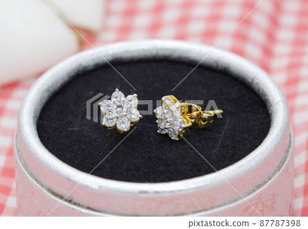 Beautiful diamond earrings in flower shape display in jewelry box Beautiful diamond earrings in flower shape display in jewelry box 87787398
