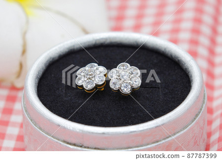 Beautiful diamond earrings in flower shape display in jewelry box 87787399