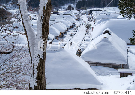 Snow scene on the thatched roof Snow scene on the thatched roof 87793414