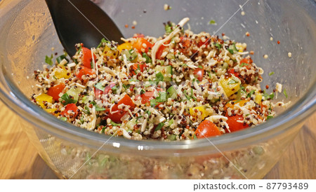Quinus salad 87793489