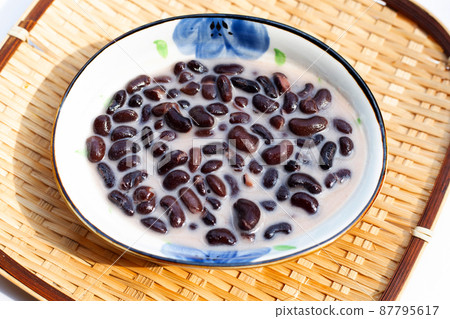Black bean in sweet coconut milk 87795617