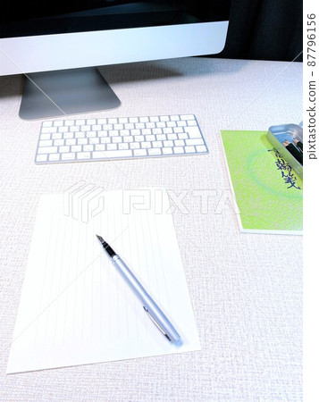 信件、文具和鋼筆，時間的問候，垂直位置 87796156