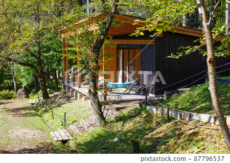 福井縣池田町森林中的小屋 87796537