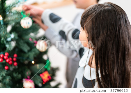 younger, girl, young girl 87796613