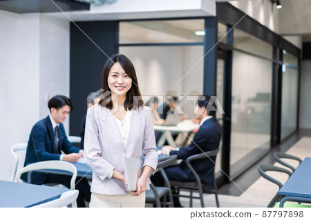 Career woman working in the office Career woman working in the office 87797898
