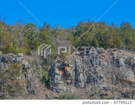 Beautiful Rock Wall in Beavers Bend State Park along the edge of the forest, Broken Bow, Oklahoma Beautiful Rock Wall in Beavers Bend State Park along the edge of the forest, Broken Bow, Oklahoma 87799222