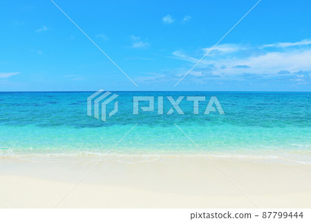 Okinawa summer blue sky and the sea of Miyakojima 87799444