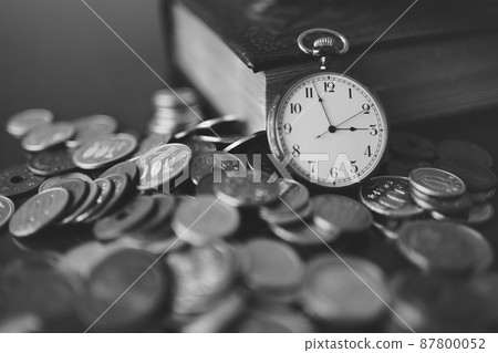 Pocket watch and coins 87800052