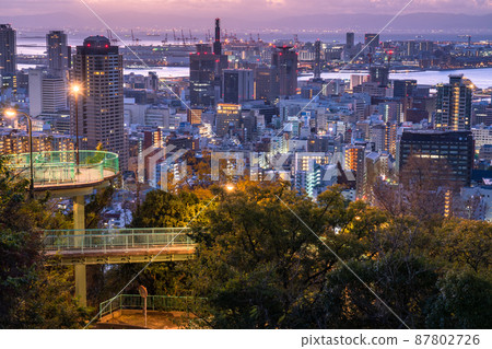 《兵庫縣》神戶街景，諏訪山公園的曙光 87802726
