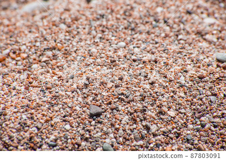 Small sea pebbles with stones with a reddish tint 87803091