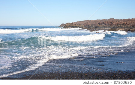 Huge waves crashing on the coast of Lanzarote 87803680