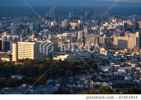 《兵庫縣》神戶街景,諏訪山公園的曙光 《兵庫縣》神戶街景,諏訪山公園的曙光 87803954