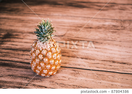 Taiwanese pineapple wood grain back 87804386