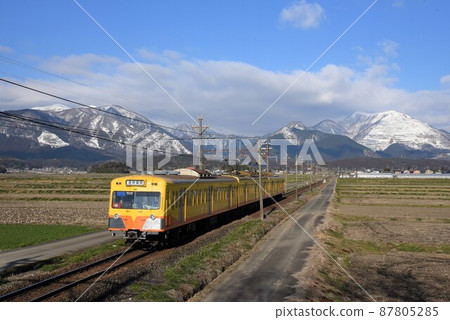 Sangi Railway Sangi Line Nyugawa-Misato Station between Mt. Fujiwara and going up passenger train 87805285