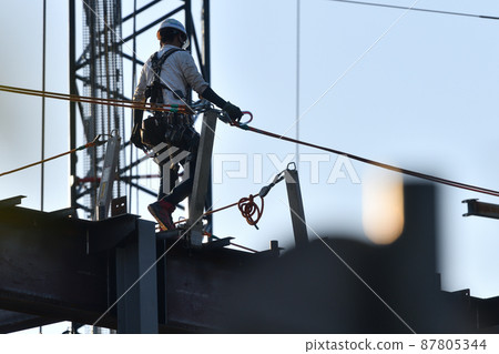 鋼架裝配工作現場：跳線的工作現場 87805344