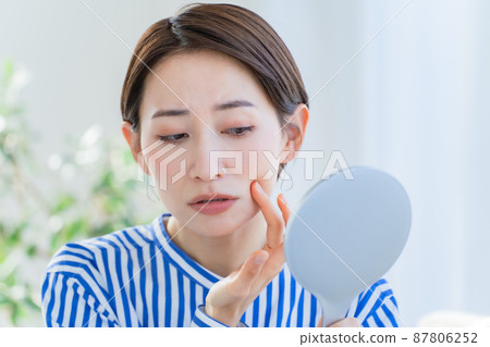 美容形象 麻煩擔心粗糙的皮膚 美容形象 麻煩擔心粗糙的皮膚 87806252