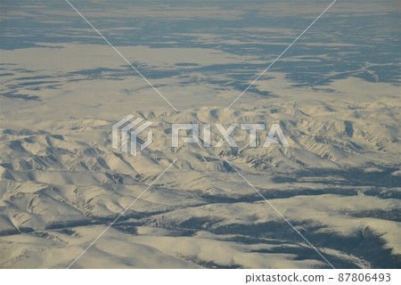 俄羅斯五月春天烏拉爾山脈遙遠的西伯利亞土地的鳥瞰圖 俄羅斯五月春天烏拉爾山脈遙遠的西伯利亞土地的鳥瞰圖 87806493