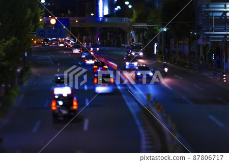 Miniature-style traffic on Kannana-dori Avenue at night Night view of Kannana-Dori Avenue [Urban image] 87806717