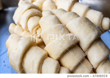 Frozen croissant bread dough 87806919