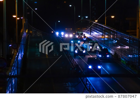 夜間的馬南通大道上的交通 馬南通 7 號線的夜景 [城市形象] 87807047