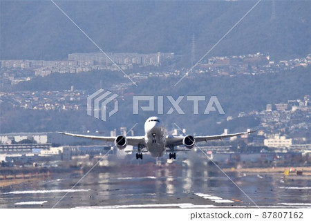 伊丹機場噴氣式飛機反向運行起飛千里河堤防 伊丹機場噴氣式飛機反向運行起飛千里河堤防 87807162