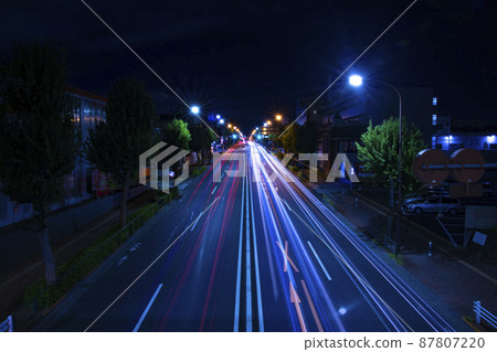 夜間的馬南通大道上的交通 馬南通 7 號線的夜景 [城市形象] 87807220