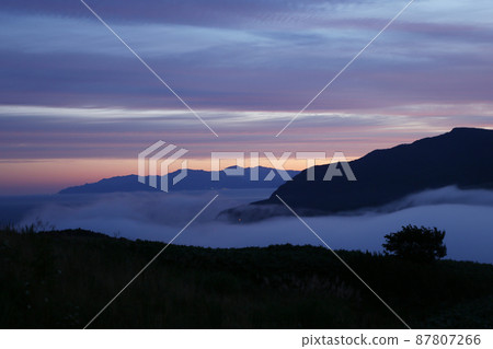 Sea of clouds and morning glow Sea of clouds and morning glow 87807266
