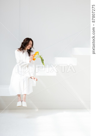 美女形象女人與花 87807275