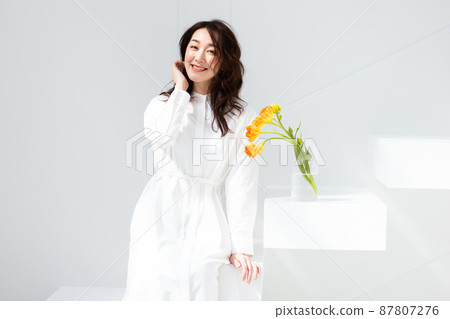 美女形象女人與花 87807276