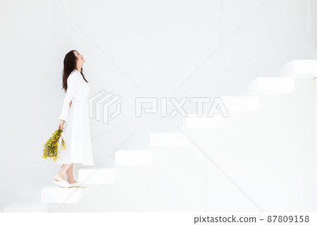 Beauty image Women and flowers 87809158