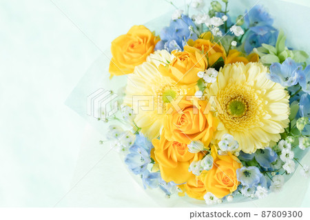 Bouquet of yellow roses and gerbera Bouquet photo material 87809300