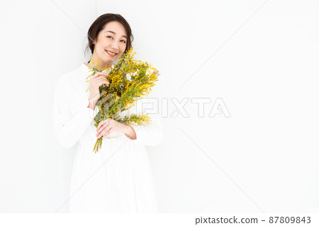 Beauty image Women and flowers 87809843
