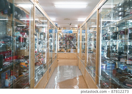 Blurred image of model shop 87812273